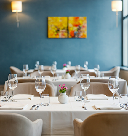 White tablecloths without patterns
