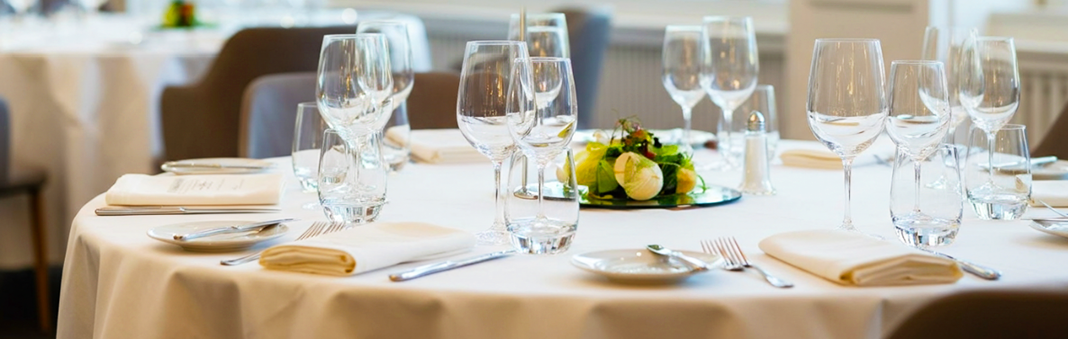 Round tablecloths - white tablecloths round