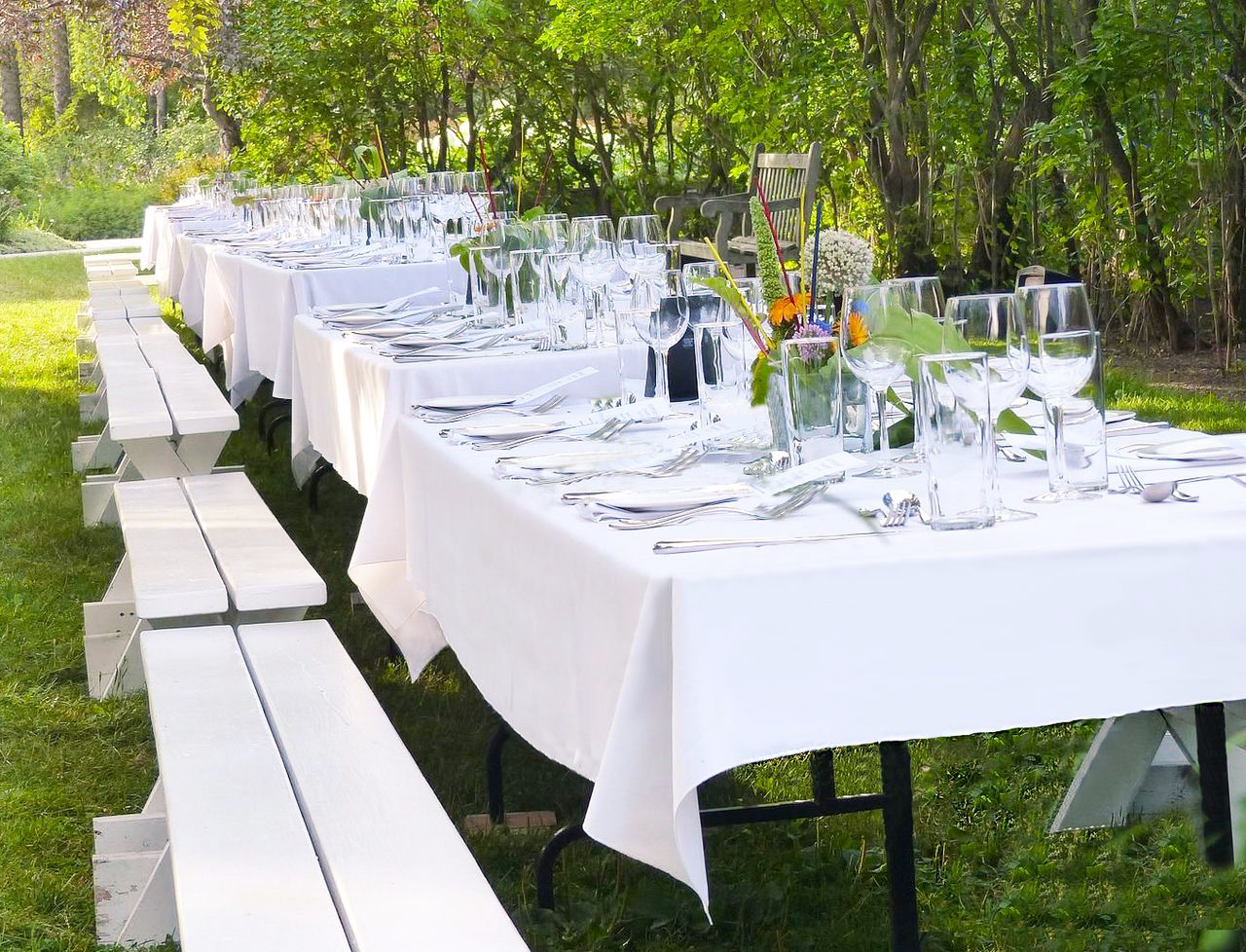 white tablecloths: elegant and timeless