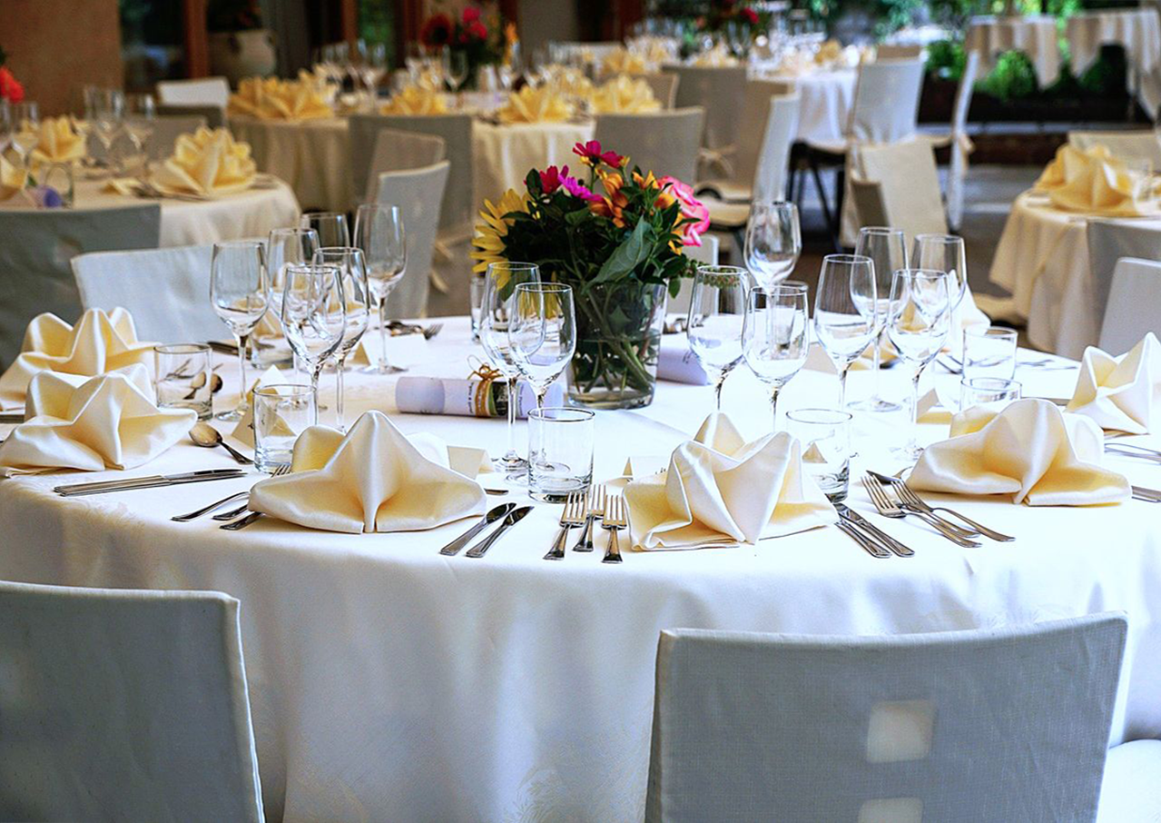 Round tablecloths, round table covers