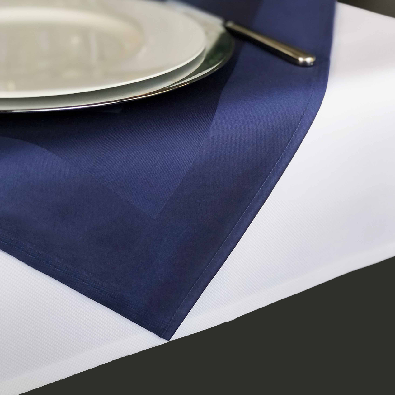 Table topper Padua, dark-blue, with satin band, 80x80